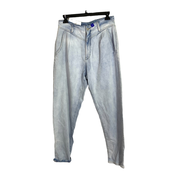 NWT Arizona Mom Jeans, Hi-rise, semi-relaxed fit, tapered leg, Sz 11, light blur - Picture 1 of 9